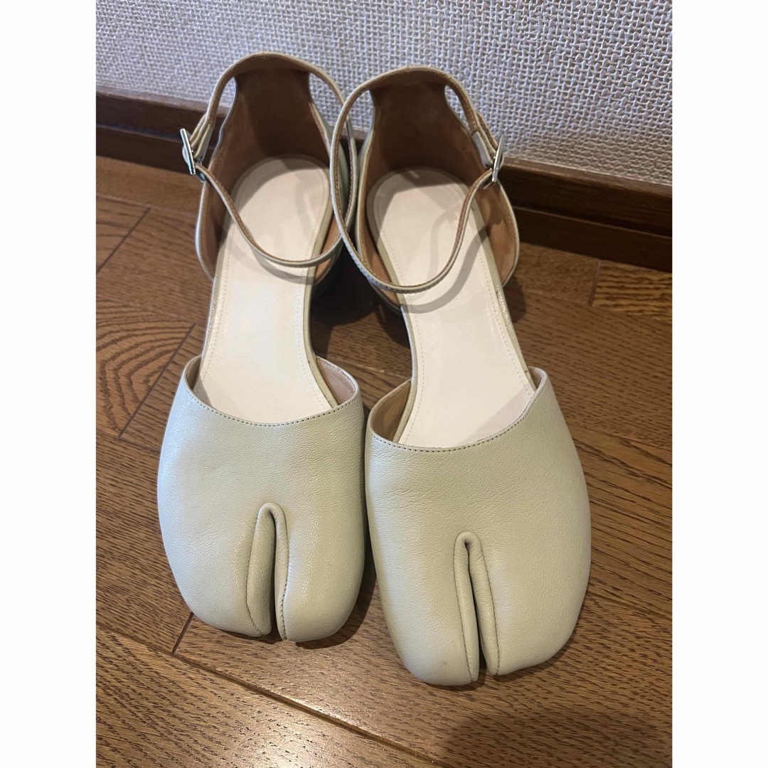 Maison Martin Margiela(マルタンマルジェラ)の【最終】 Maison Margiela Tabi アンクルストラップ EU39 レディースの靴/シューズ(バレエシューズ)の商品写真