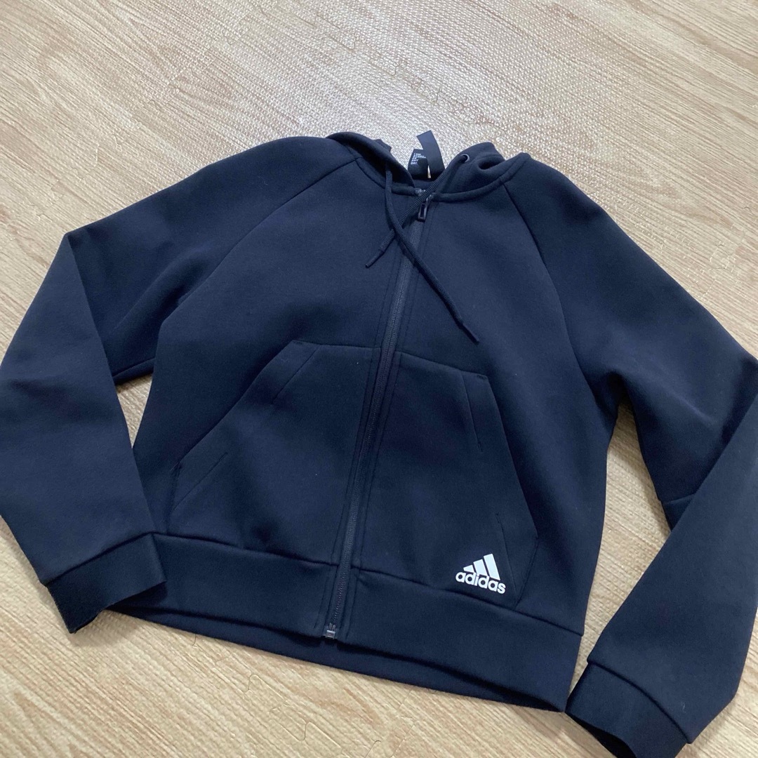 adidas(アディダス)のアディダス　adidas  パーカー　スウェット レディースのトップス(パーカー)の商品写真