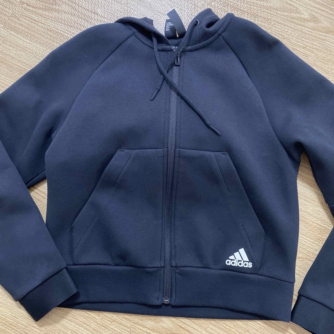 adidas(アディダス)のアディダス　adidas  パーカー　スウェット レディースのトップス(パーカー)の商品写真