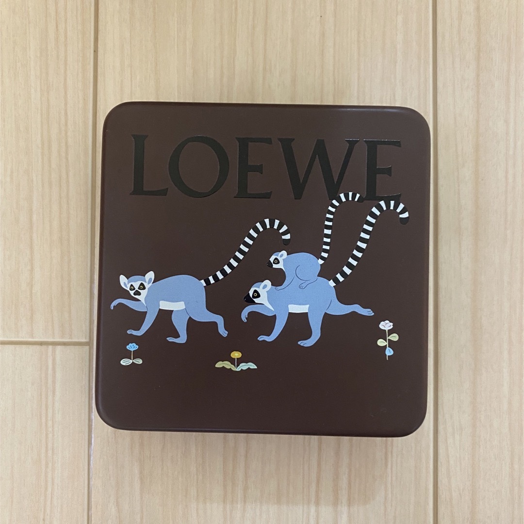 LOEWE(ロエベ)の【新品】ロエベ×スナ・フジタ クッキーボックス　26枚入り　表参道店限定 食品/飲料/酒の食品(菓子/デザート)の商品写真