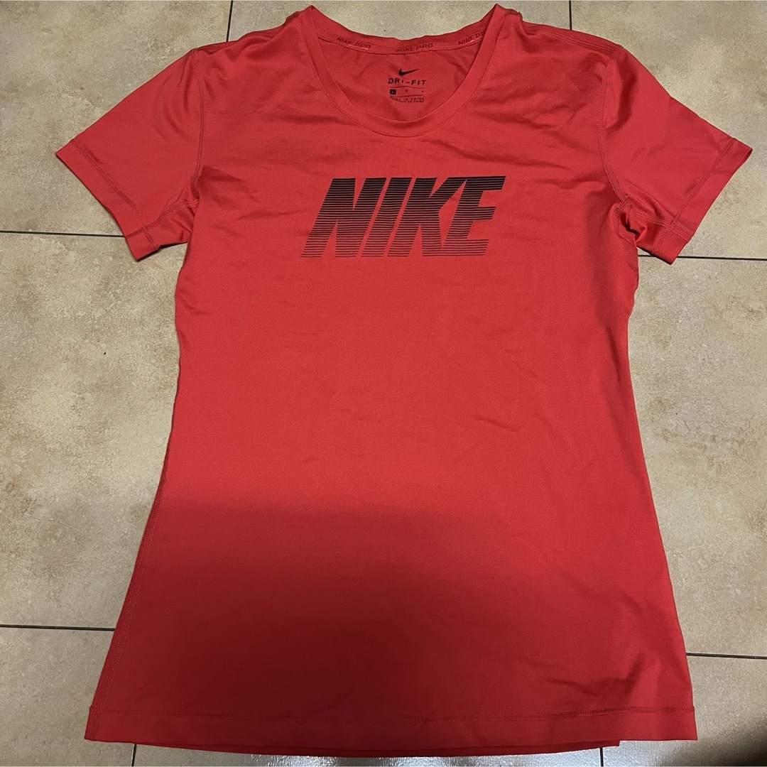 NIKE(ナイキ)のNIKE Tシャツ　スポーツ スポーツ/アウトドアのランニング(ウェア)の商品写真