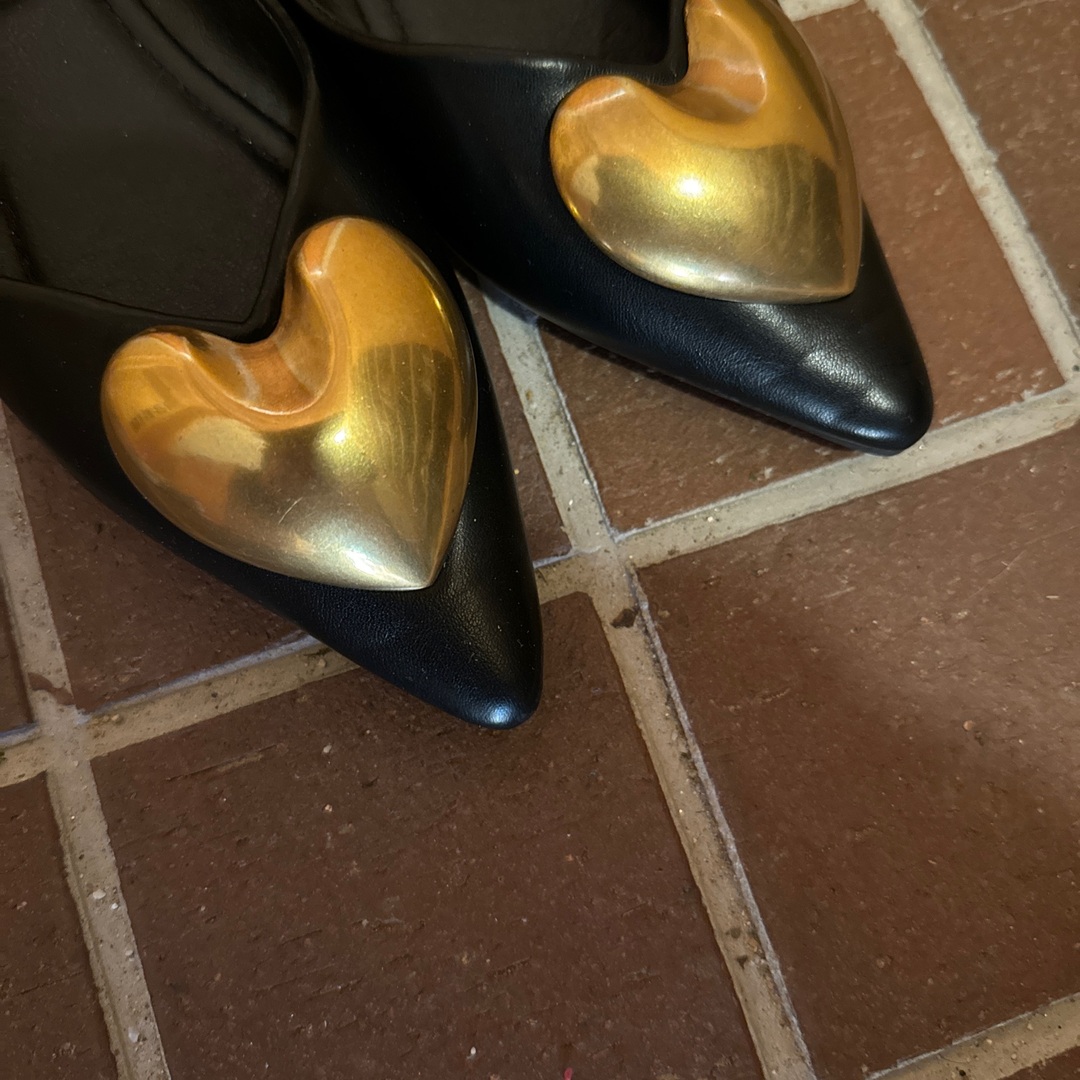 ハートモチーフ付き　フラットパンプス レディースの靴/シューズ(ハイヒール/パンプス)の商品写真