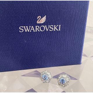 スワロフスキー(SWAROVSKI)の【スワロフスキー】フラワーピアス(ピアス)