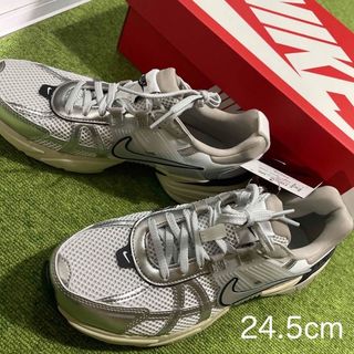 ナイキ(NIKE)の【即購入大丈夫です様専用】NIKE V2K RUN 24.5(スニーカー)