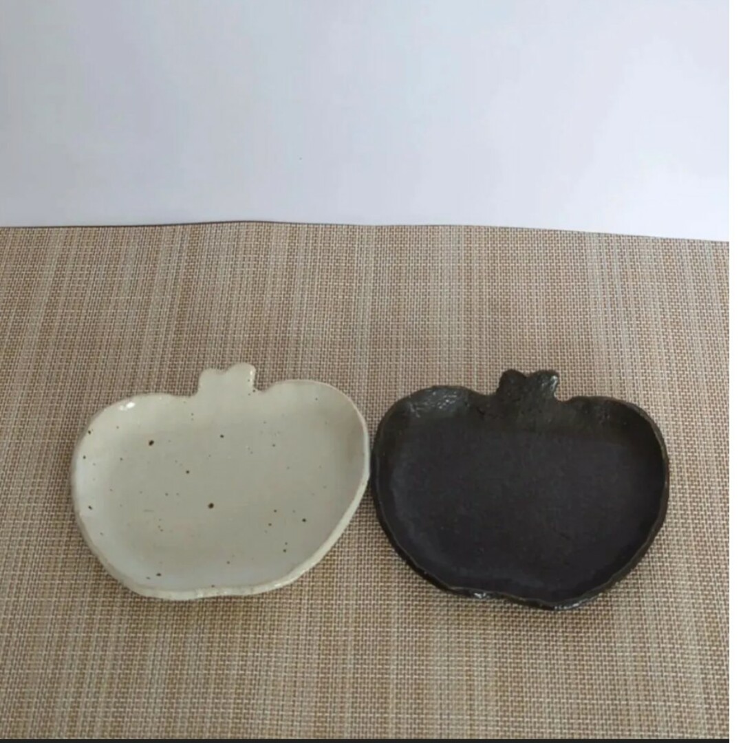 りんご皿　小　2枚セット ハンドメイドの生活雑貨(食器)の商品写真