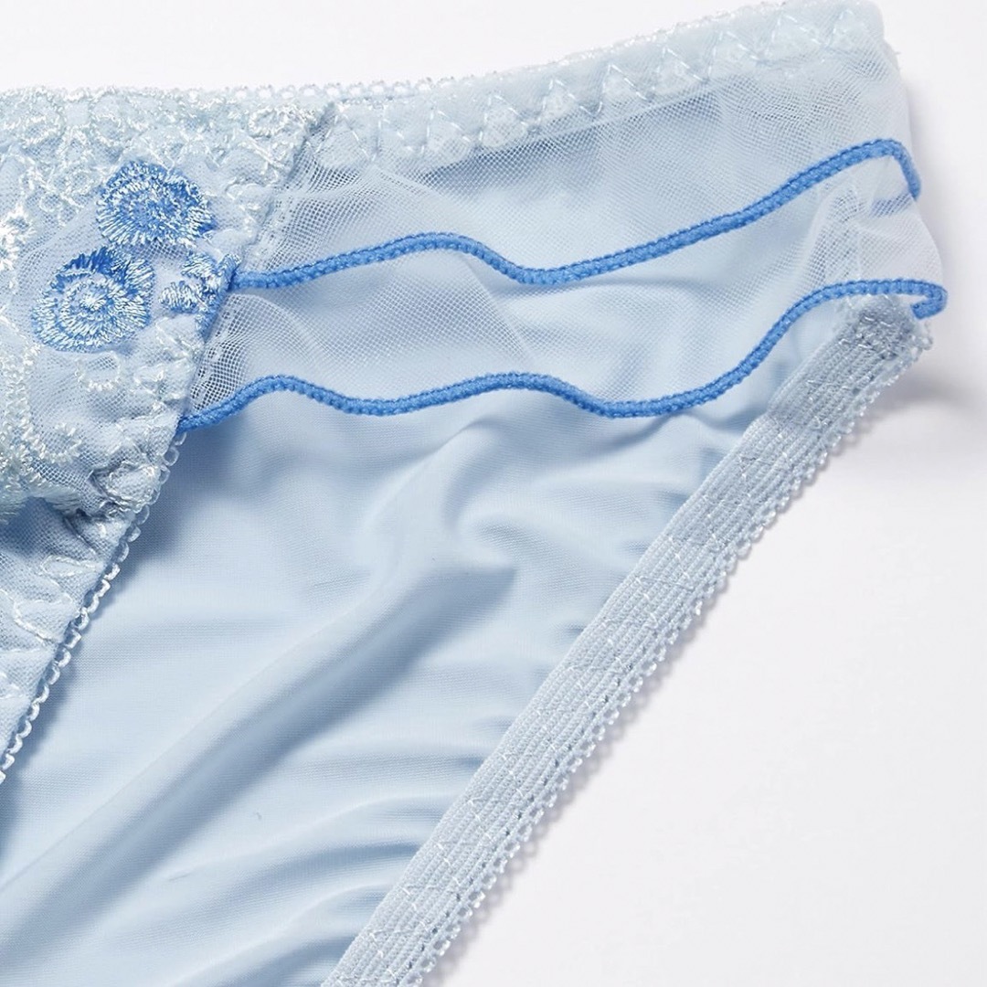 モテブラ　F75/L  ライトブルー花柄刺繍　ボリュームアップ　フェミニン レディースの下着/アンダーウェア(ブラ&ショーツセット)の商品写真