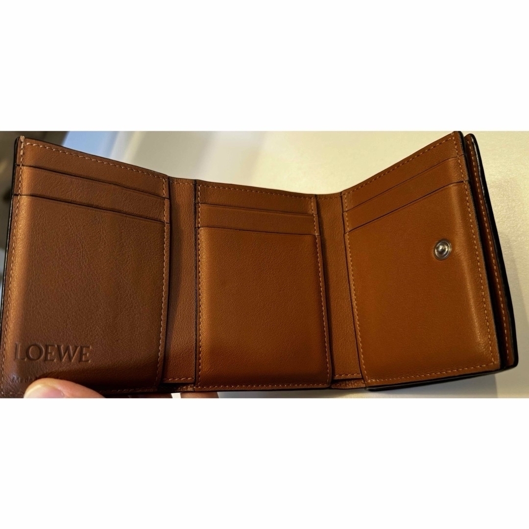 LOEWE(ロエベ)のLOEWE 三つ折り財布 レディースのファッション小物(財布)の商品写真