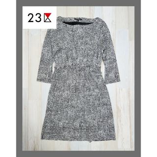 ニジュウサンク(23区)の5【美品】２３区 モノトーン 黒ベース  ひざ丈ワンピース 総柄(ひざ丈ワンピース)