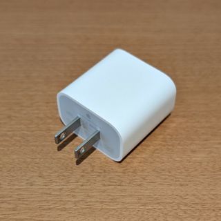 アップル(Apple)の【Apple純正】20W USB-C Power Adapter(バッテリー/充電器)