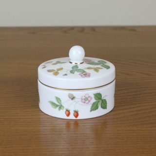 WEDGWOOD - ウェッジウッド　ワイルドストロベリー　小物入れ　蓋付き　ケース　丸型