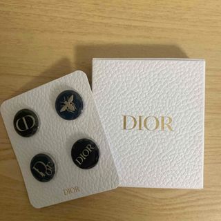 クリスチャンディオール(Christian Dior)の【最安値】Dior シルバー ウェルカムギフト ピンバッジ4点(ノベルティグッズ)