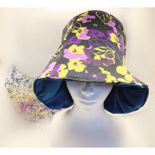 レトロな柄・ダークネイビー色のチューリップハット／深めの帽子／保護帽子(帽子)