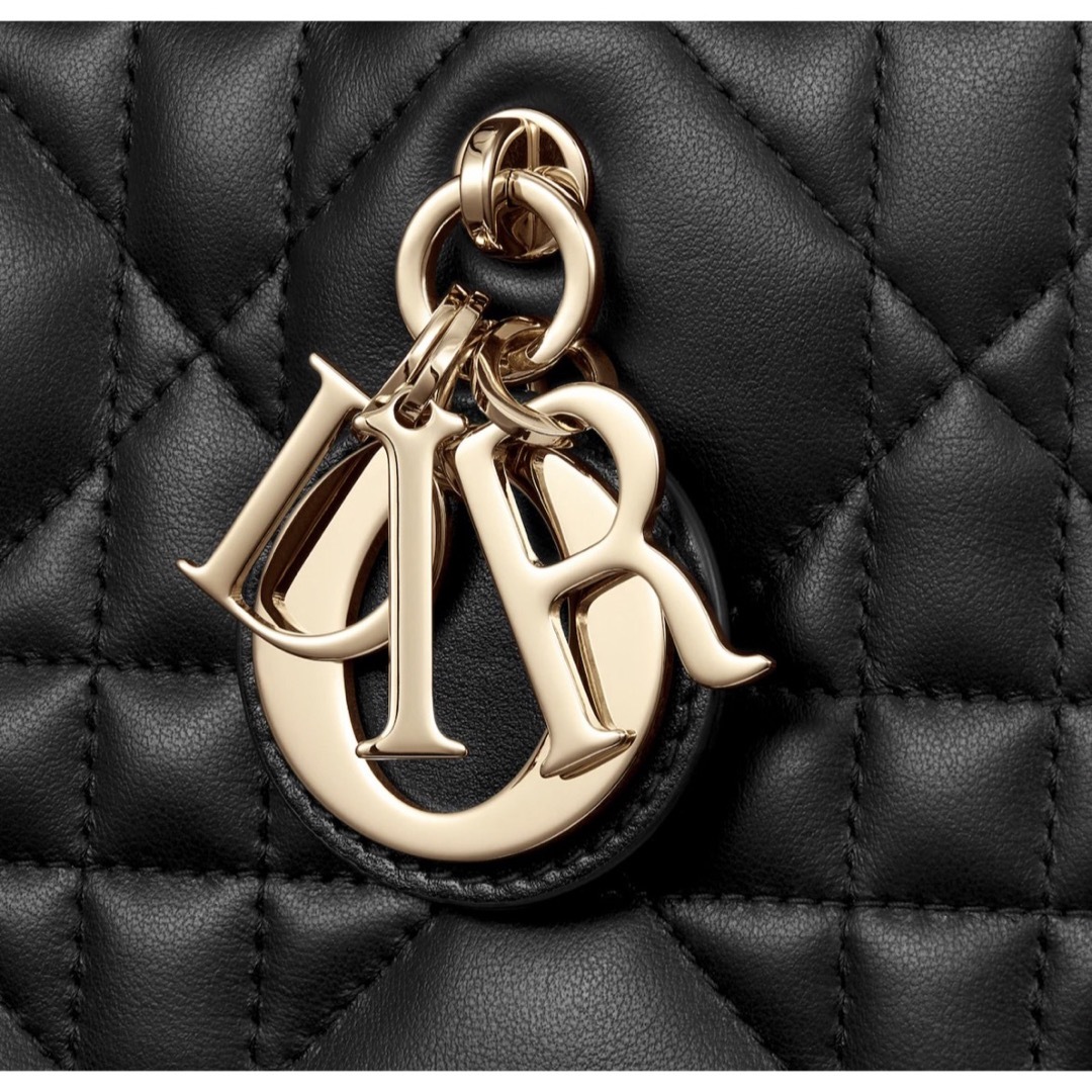 Christian Dior(クリスチャンディオール)の新品 定価以下 DIOR BOOK TOTE スモールバッグ カナージュ レディースのバッグ(トートバッグ)の商品写真