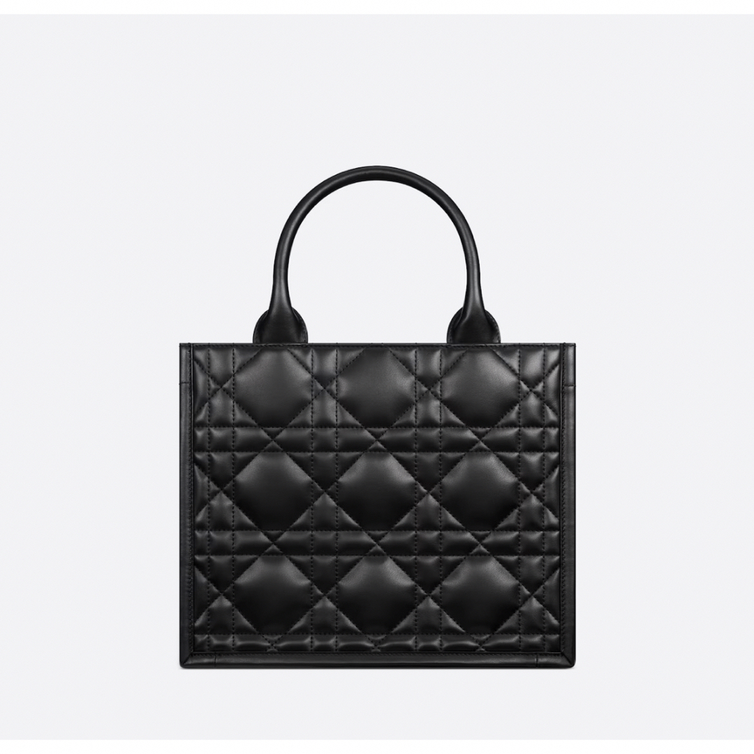 Christian Dior(クリスチャンディオール)の新品 定価以下 DIOR BOOK TOTE スモールバッグ カナージュ レディースのバッグ(トートバッグ)の商品写真