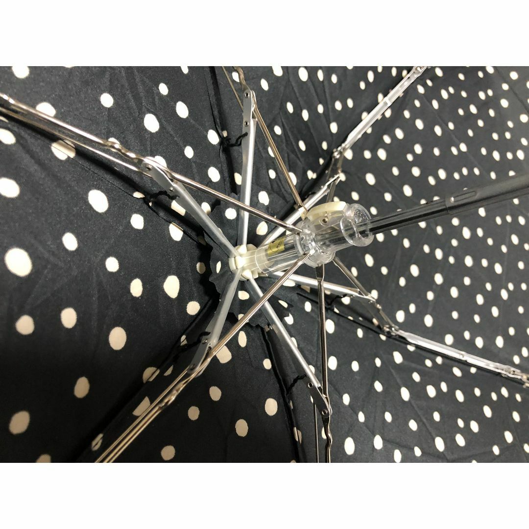折りたたみ傘　レディース　軽量  雨傘　ランダムドットミニ傘　黒　新品　 レディースのファッション小物(傘)の商品写真