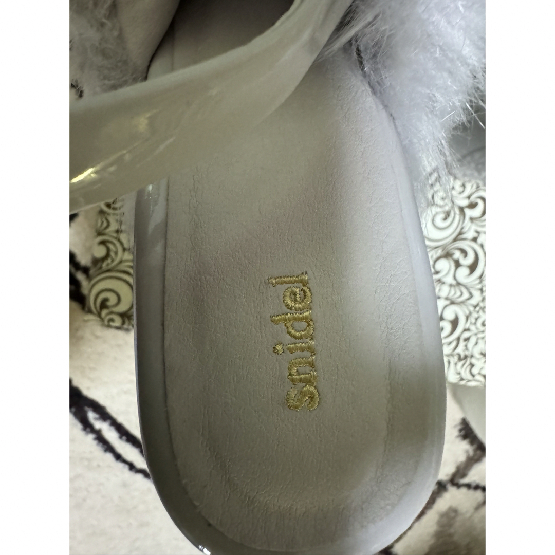 SNIDEL(スナイデル)のsnidel グレーボア　サンダル レディースの靴/シューズ(サンダル)の商品写真