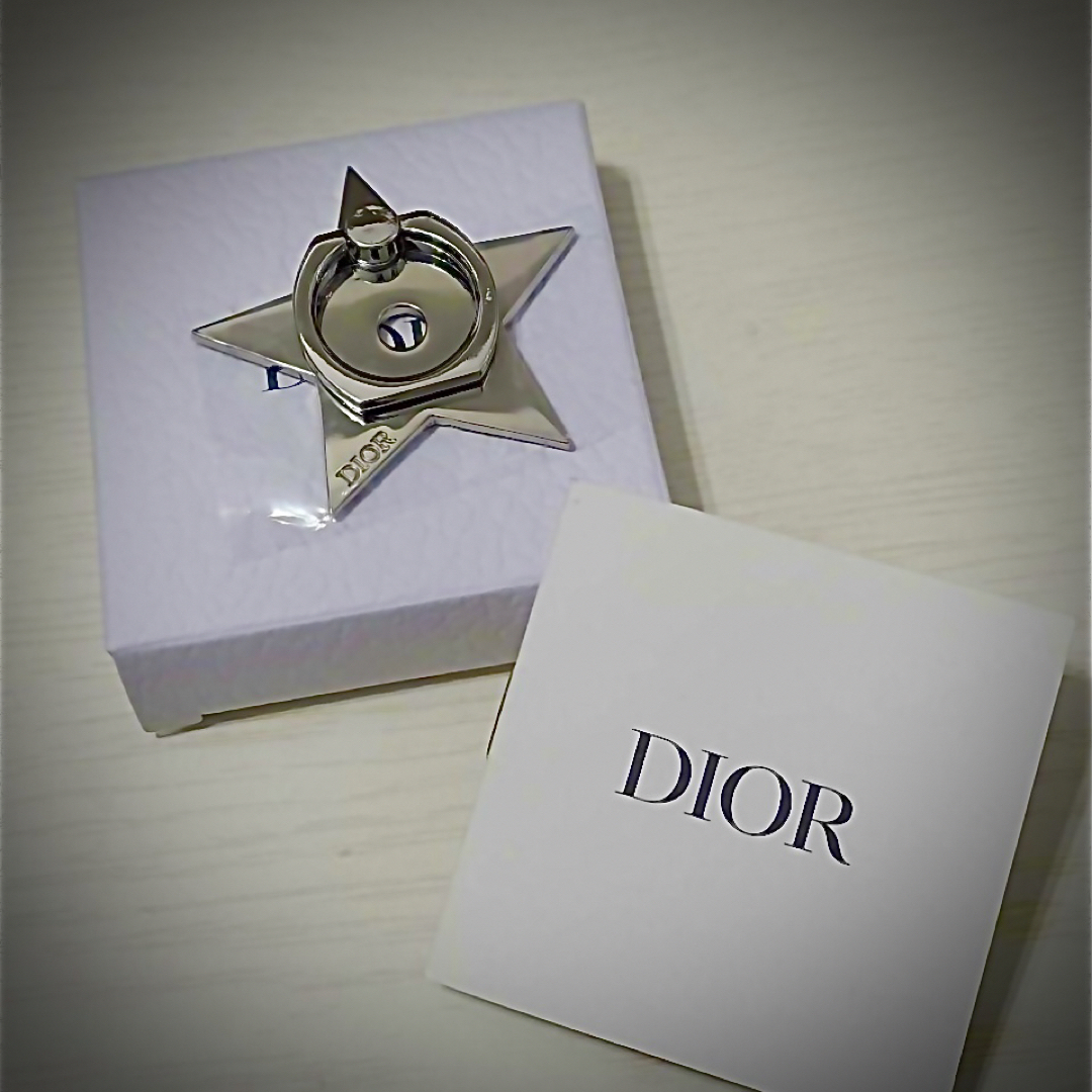 Christian Dior(クリスチャンディオール)のディオール　スマホリング　新品未使用 スマホ/家電/カメラのスマホアクセサリー(その他)の商品写真