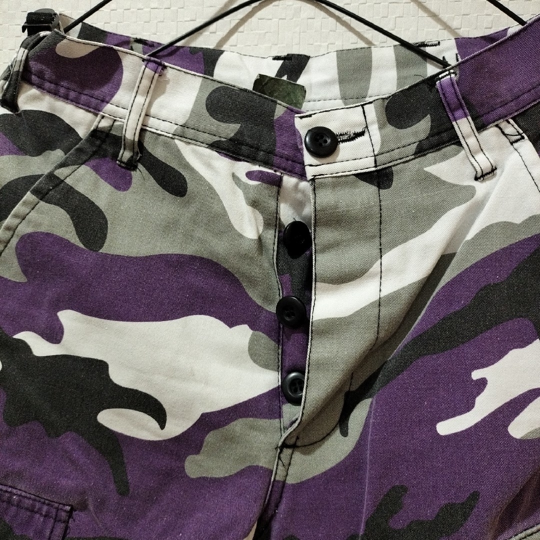 MILITARY(ミリタリー)の古着　メンズ　ミニタリー　紫　迷彩柄　カモフラ　アーミー　カーゴパンツ メンズのパンツ(ワークパンツ/カーゴパンツ)の商品写真