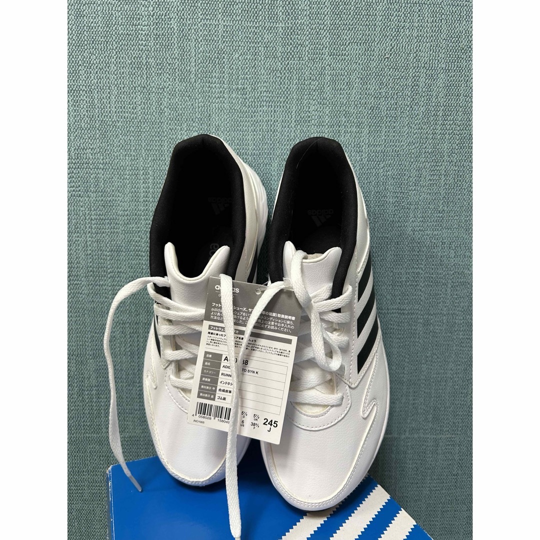 adidas(アディダス)のADIDAS FAITO SYN K 24.5cm新品未使用 キッズ/ベビー/マタニティのキッズ靴/シューズ(15cm~)(スニーカー)の商品写真