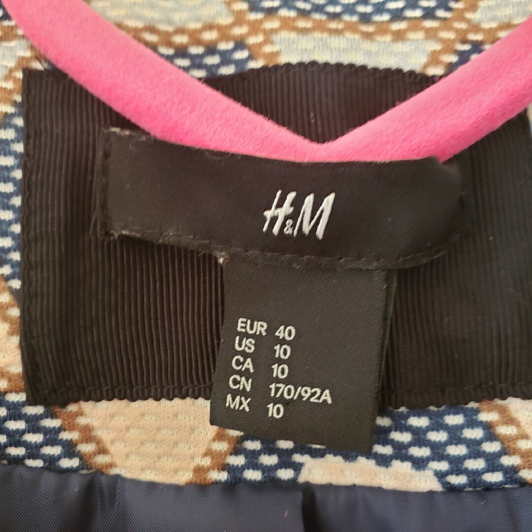H&M(エイチアンドエム)のH&M レトロ柄ロングジャケット レディースのジャケット/アウター(ノーカラージャケット)の商品写真