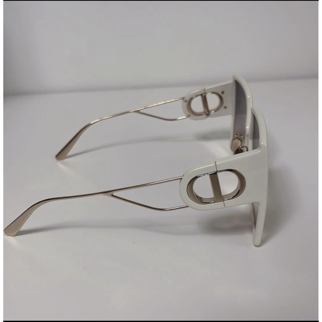 Dior(ディオール)のdiorスクエアロゴホワイトサングラス レディースのファッション小物(サングラス/メガネ)の商品写真