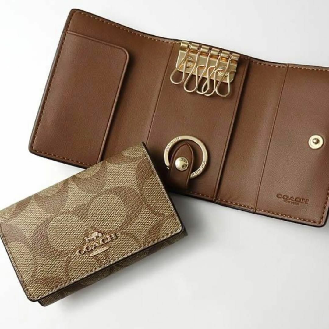 COACH(コーチ)の【新品】COACH コーチ シグネチャーレザー5連キーケース カーキ レディースのファッション小物(キーケース)の商品写真