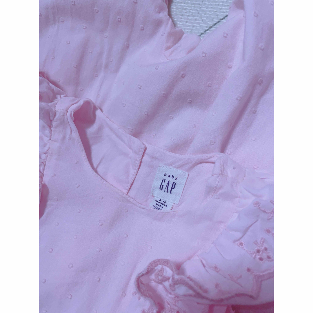 babyGAP(ベビーギャップ)のベビーギャップbabyGapロンパース 70 ピンクフリル　赤 ストライプ 半袖 キッズ/ベビー/マタニティのベビー服(~85cm)(ロンパース)の商品写真