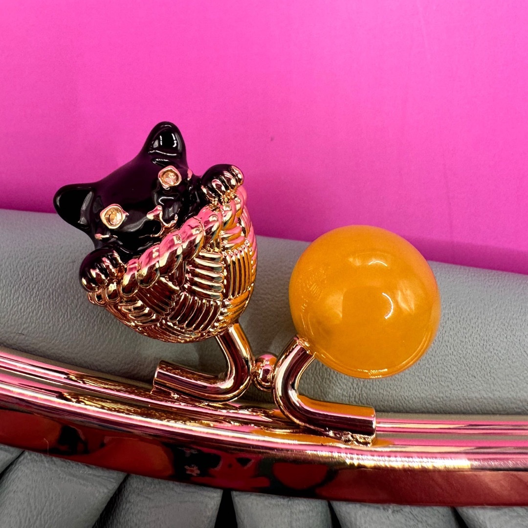 ANNA SUI - 幸運ねこ☆ミント縁起猫ちゃんのアナスイ二つ折り ANNA SUI - 幸運ねこ☆ミント縁起猫ちゃんのアナスイ二つ折り