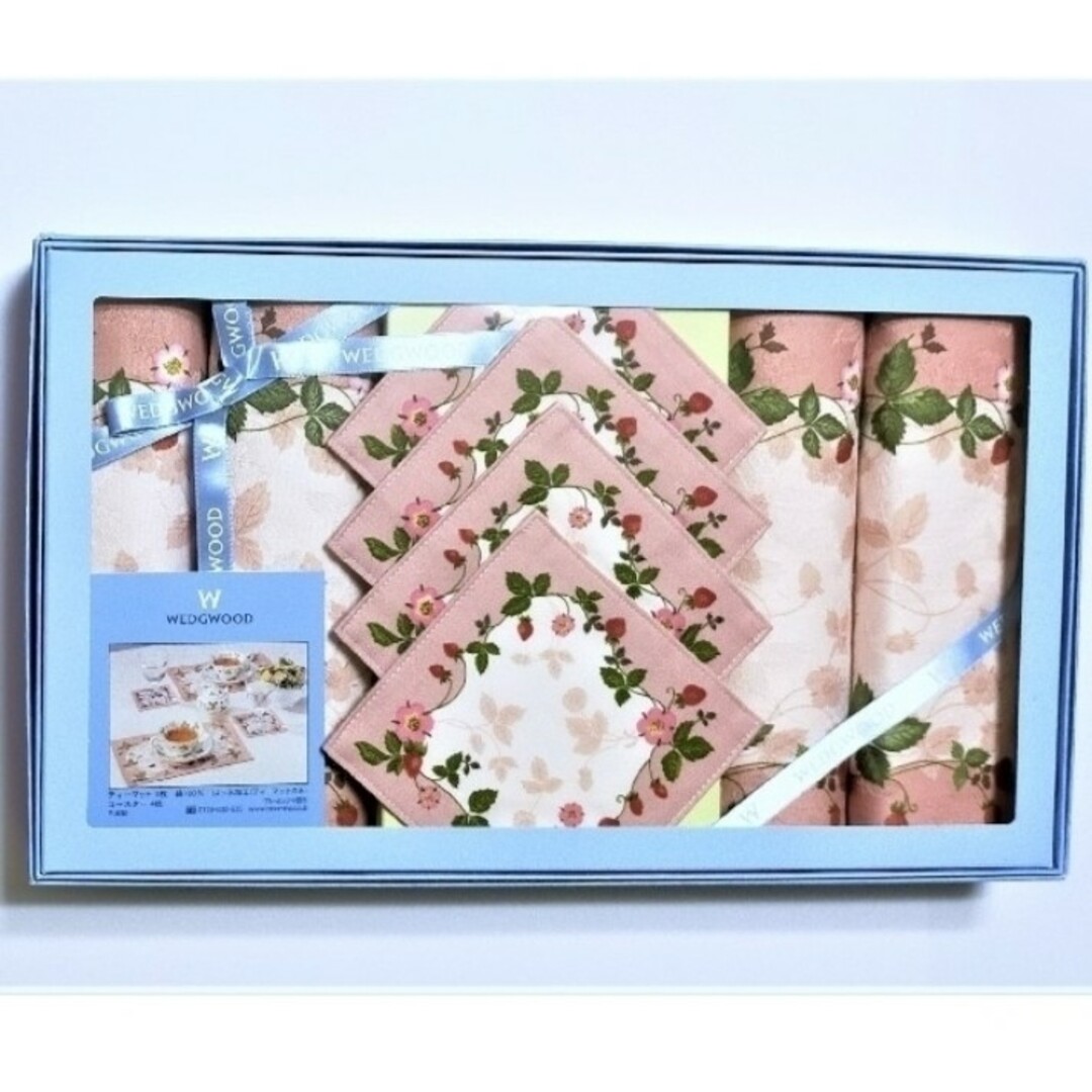 WEDGWOOD(ウェッジウッド)のウェッジウッド　ワイルドストロベリー（ピンク）ティーマット4枚+コースター4枚 インテリア/住まい/日用品のキッチン/食器(テーブル用品)の商品写真