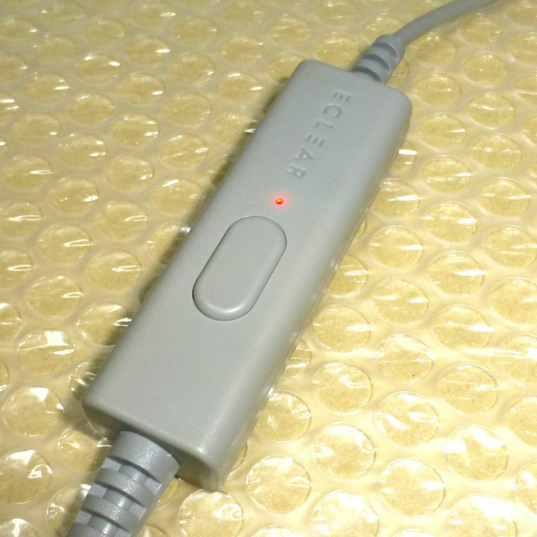 ELECOM(エレコム)のECLEAR warm USBフットウォーマー (電源ユニット)通電確認済 スマホ/家電/カメラの美容/健康(その他)の商品写真