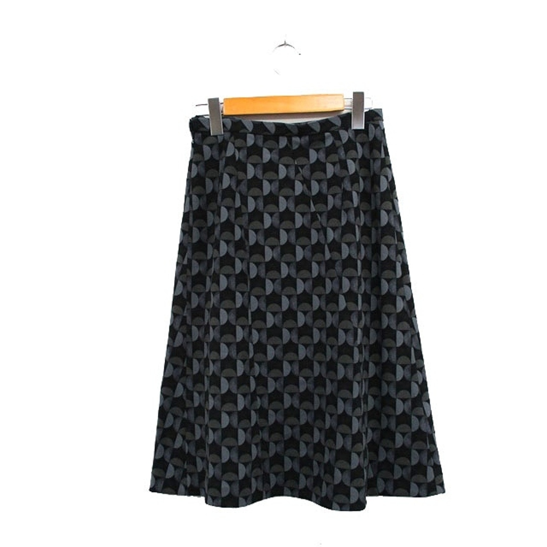 INDIVI(インディヴィ)のインディヴィ INDIVI フレア スカート ロング 総柄 38 ブラック 黒 レディースのスカート(ロングスカート)の商品写真