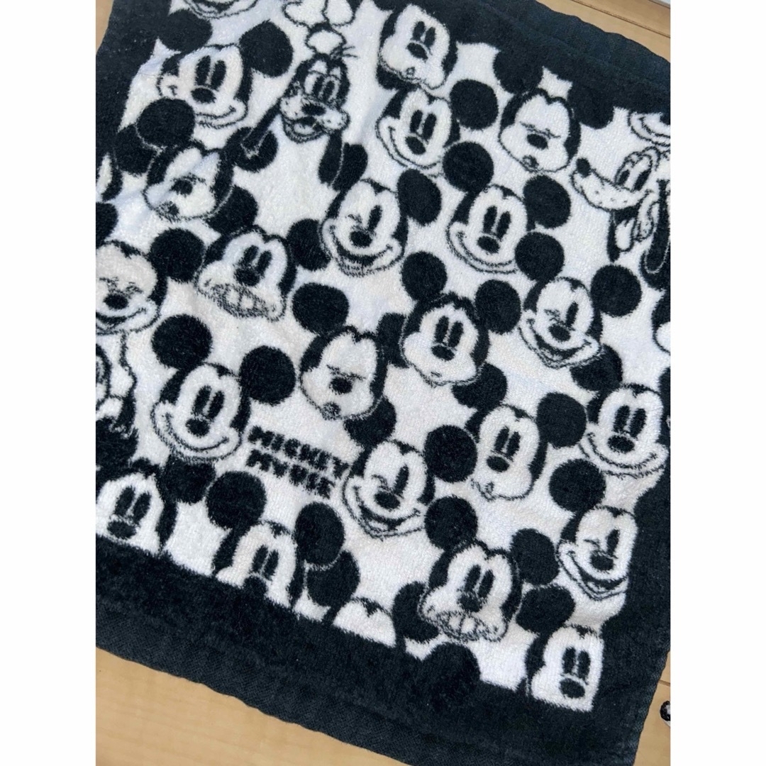 Disney(ディズニー)のディズニー　disney ミッキー　レトロ　白黒　タオル　ハンカチ　ハンド　顔 レディースのファッション小物(ハンカチ)の商品写真