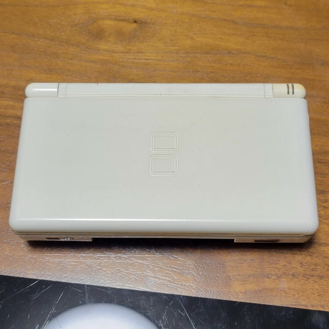 任天堂(ニンテンドウ)のDSLite ホワイト ピラメキーノ付き エンタメ/ホビーのゲームソフト/ゲーム機本体(携帯用ゲーム機本体)の商品写真