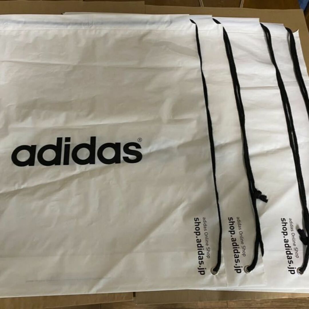 adidas(アディダス)の今だけセール～未使用★アディダスショップ袋/ひも付4枚セット レディースのバッグ(ショップ袋)の商品写真