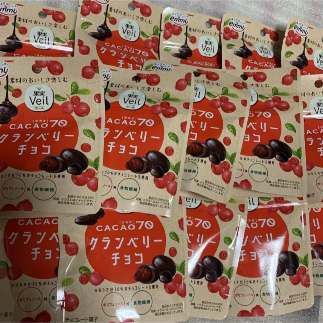 カカオ70%クランベリーチョコレート　15袋 食品/飲料/酒の食品(菓子/デザート)の商品写真