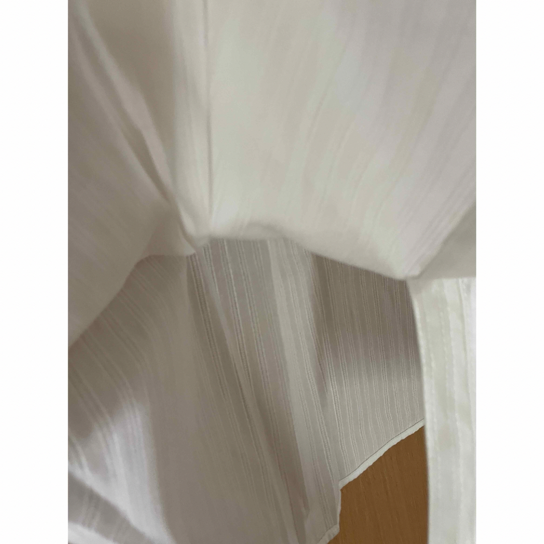GU(ジーユー)の新品タグ付き　GU フリルブラウス(半袖) レディース　白 XXL レディースのトップス(シャツ/ブラウス(半袖/袖なし))の商品写真