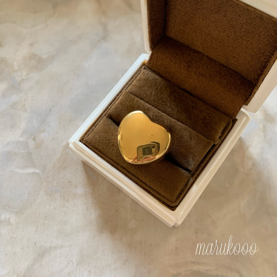 【stainless】大ぶりリング　指輪　ハートデザイン　ゴールド　ステンレス レディースのアクセサリー(リング(指輪))の商品写真