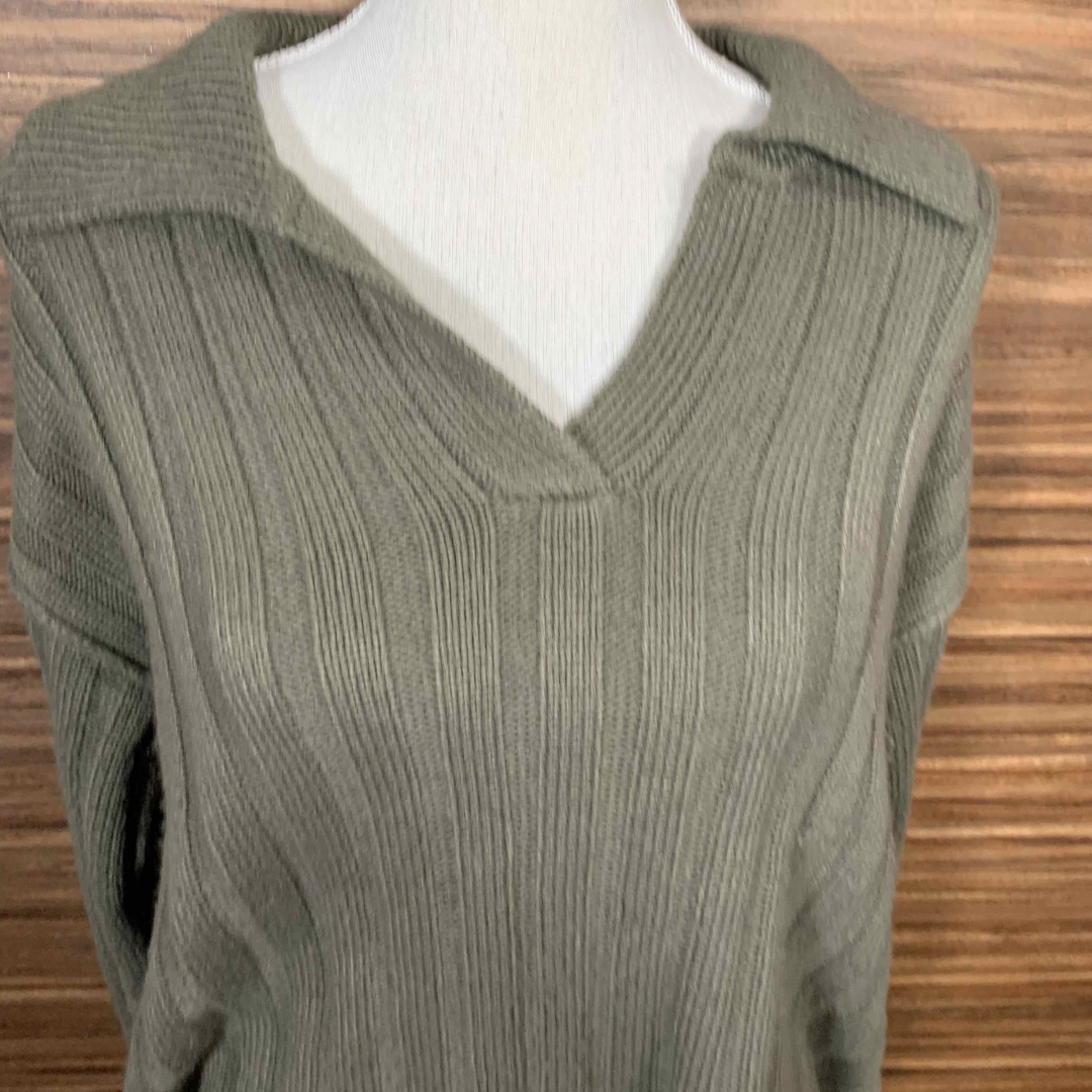 GU(ジーユー)のGU ジーユー ニット Lサイズ 緑 グリーン 長袖 レディースのトップス(ニット/セーター)の商品写真