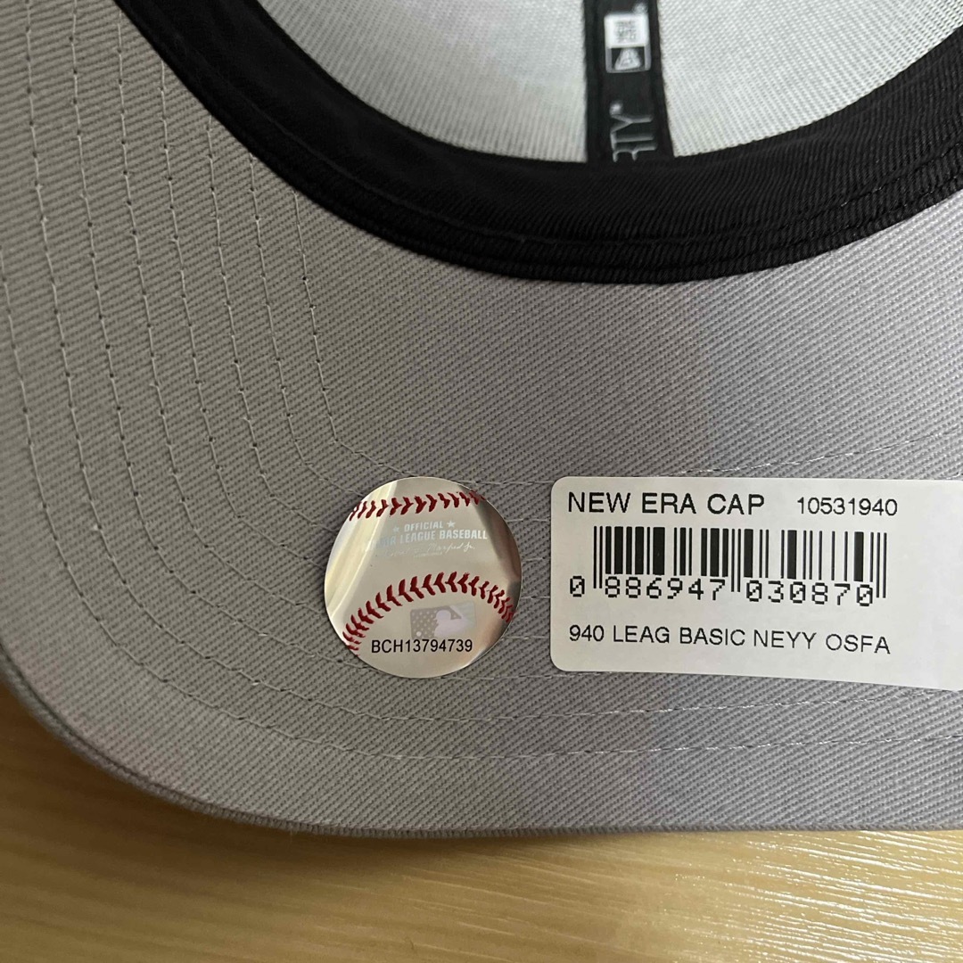 NEW ERA(ニューエラー)の訳あり品　ニューエラ　NEW ERA NY ニューヨークヤンキース　グレー メンズの帽子(キャップ)の商品写真