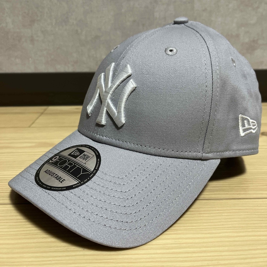 NEW ERA(ニューエラー)の訳あり品　ニューエラ　NEW ERA NY ニューヨークヤンキース　グレー メンズの帽子(キャップ)の商品写真