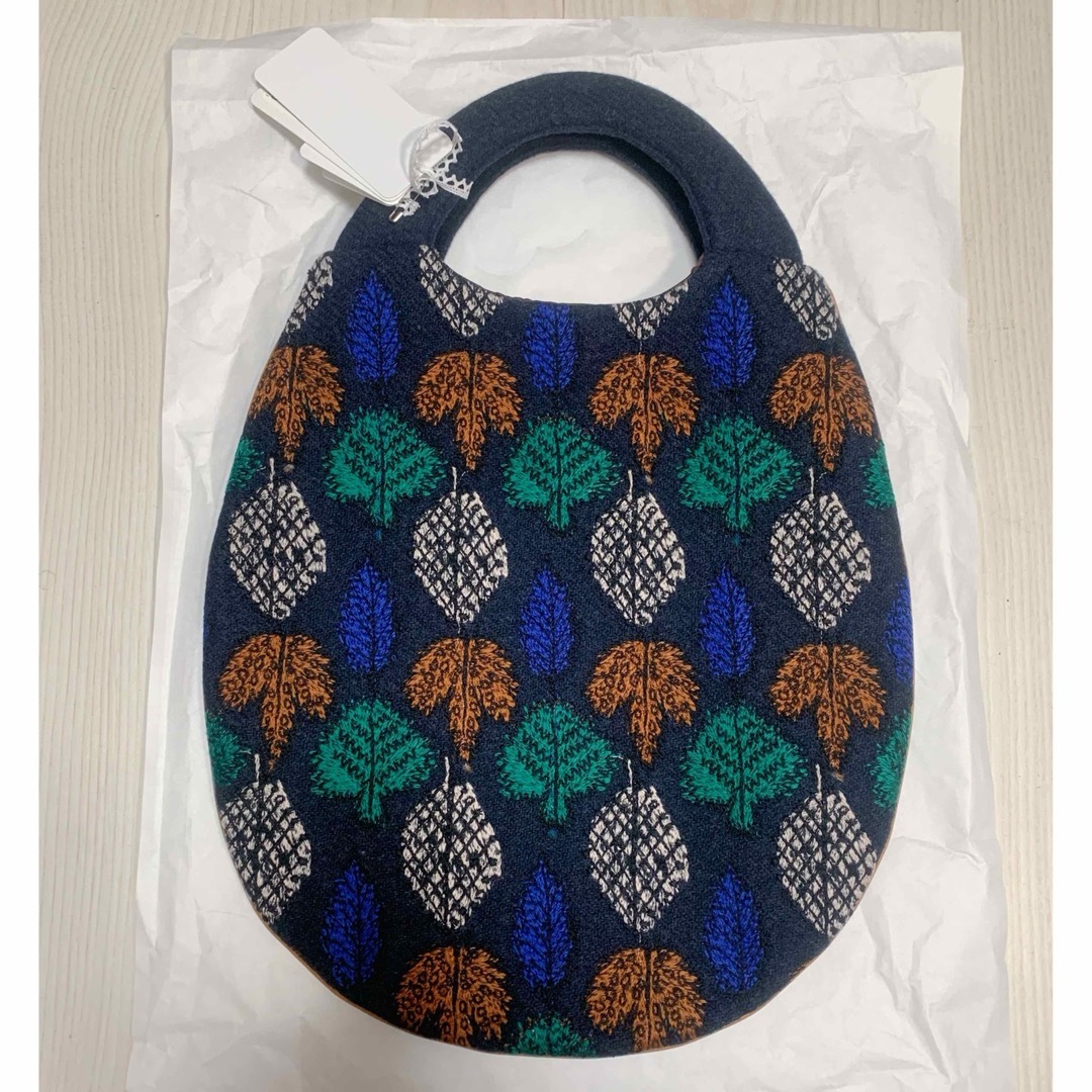 mina perhonen(ミナペルホネン)のミナペルホネン エッグバッグ lehti ネイビー レディースのバッグ(ハンドバッグ)の商品写真
