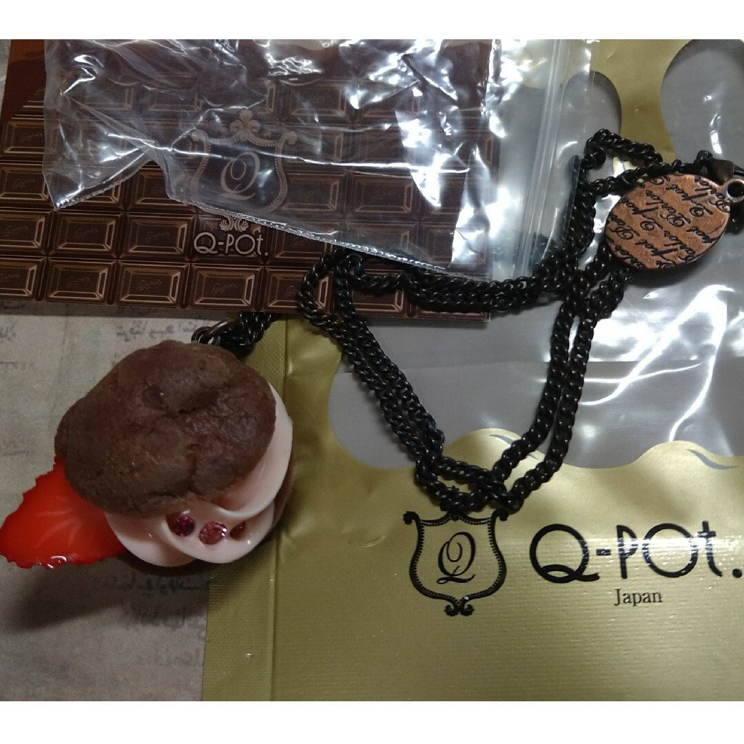 Q-pot.(キューポット)の新宿三越限定 Q-pot.ストロベリーチョコシュークリームネックレス＆リング レディースのアクセサリー(ネックレス)の商品写真