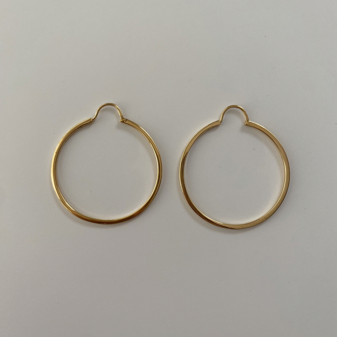 A.P.C(アーペーセー)のapc アーペーセー　フープピアス　ピアス　ゴールド　両耳　アクセサリー レディースのアクセサリー(ピアス)の商品写真