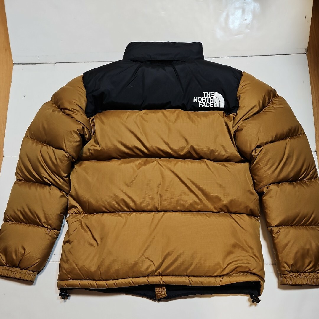 THE NORTH FACE(ザノースフェイス)のTHE NORTH FACE NUPTSE JACKET UB Mサイズ メンズのジャケット/アウター(ダウンジャケット)の商品写真