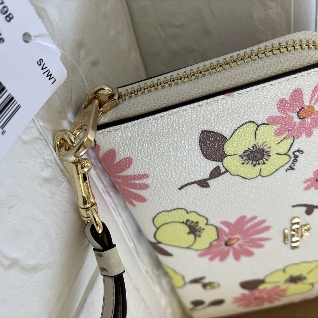 COACH(コーチ)のCOACH長財布花柄　ホワイト レディースのファッション小物(財布)の商品写真