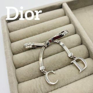 クリスチャンディオール(Christian Dior)の★Christian Dior★ ブローチ リボン アルファベット シルバー(ブローチ/コサージュ)