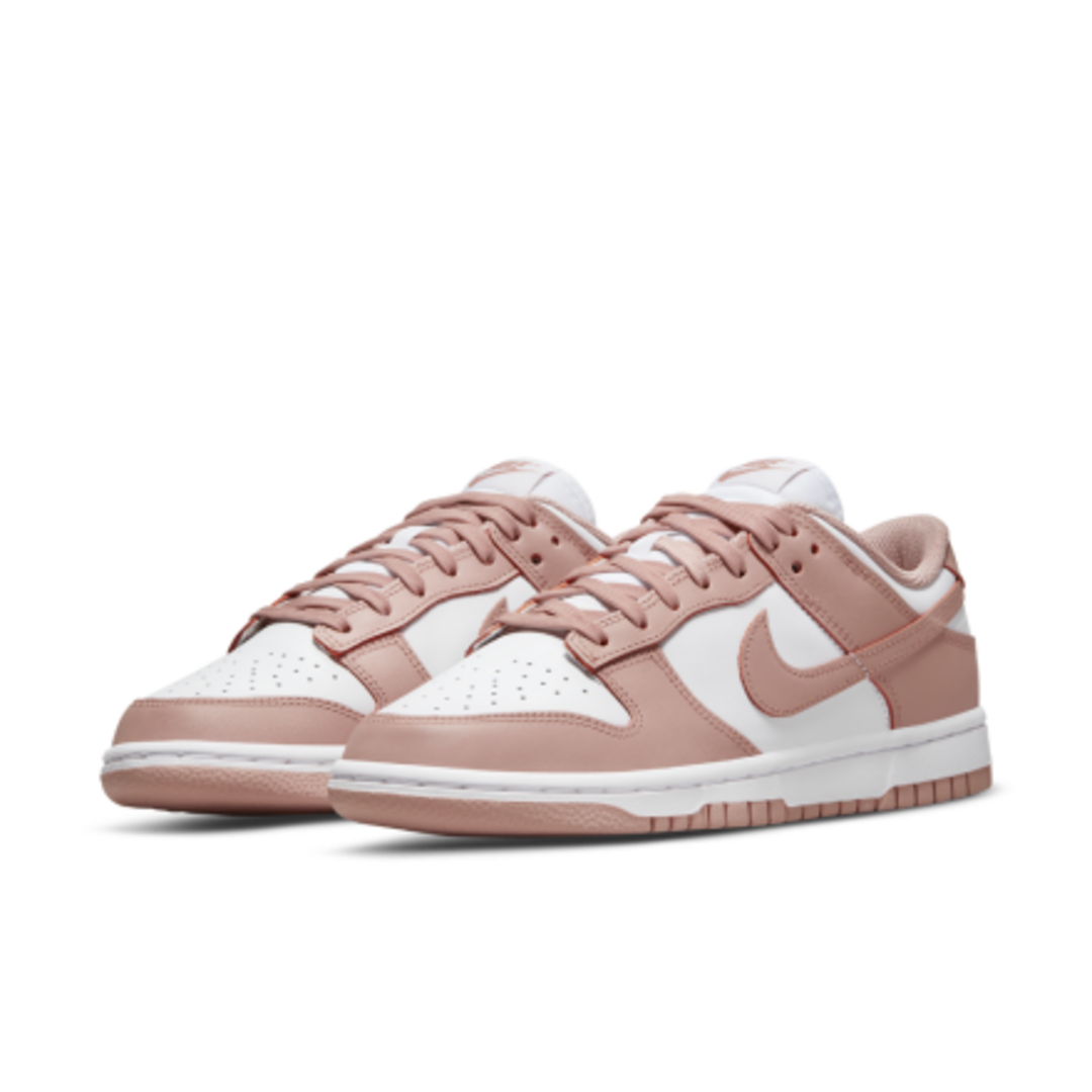 NIKE(ナイキ)のNIKE DUNK LOW Rose Whisper US11 29cm メンズの靴/シューズ(スニーカー)の商品写真