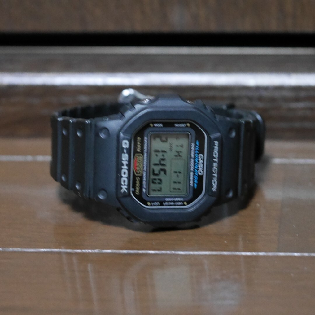 G-SHOCK(ジーショック)のG-SHOCK DW-5600E-1VCT メンズの時計(腕時計(デジタル))の商品写真