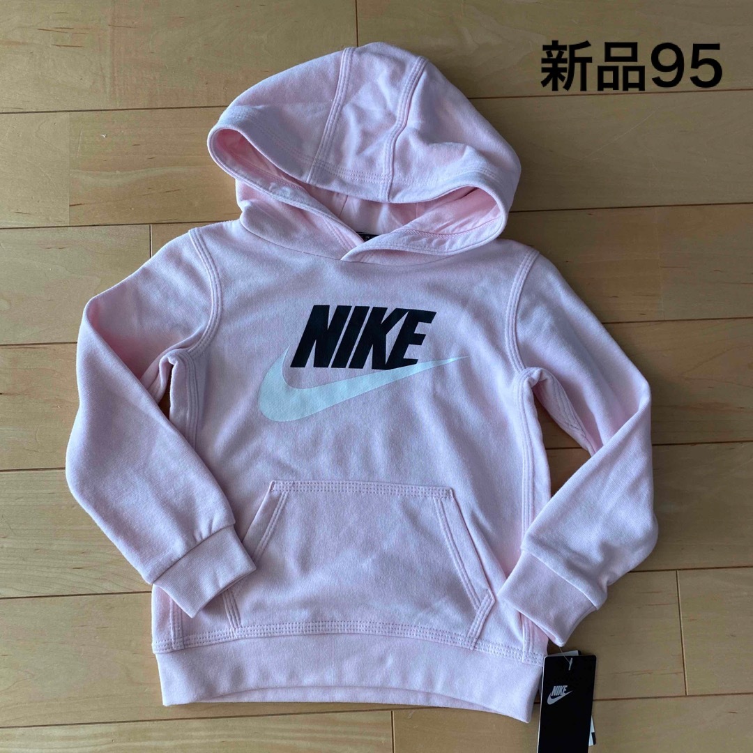 NIKE(ナイキ)の新品　ナイキ　パーカー　トレーナー　95 ピンク　ガールズ キッズ/ベビー/マタニティのキッズ服女の子用(90cm~)(Tシャツ/カットソー)の商品写真