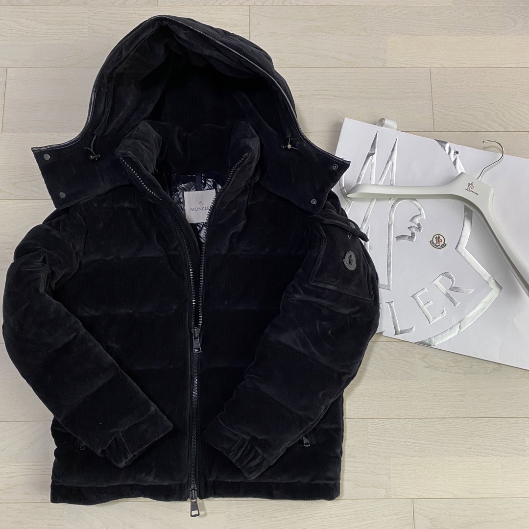 MONCLER(モンクレール)の希少　モンクレール　コーデュロイ　MAYA 国内正規品　ブラック1 メンズのジャケット/アウター(ダウンジャケット)の商品写真